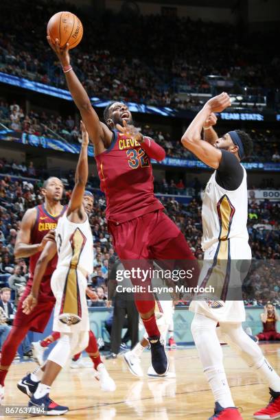 Jeff Green of the Cleveland Cavaliers drives to the basket against the New Orleans Pelicans on October 28, 2017 at the Smoothie King Center in New...