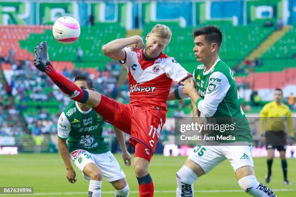 Cristian Menendez of Veracruz and Juan Gonzalez of Leon fight for the ball during the 15th round match between Leon and Veracruz as part of the...