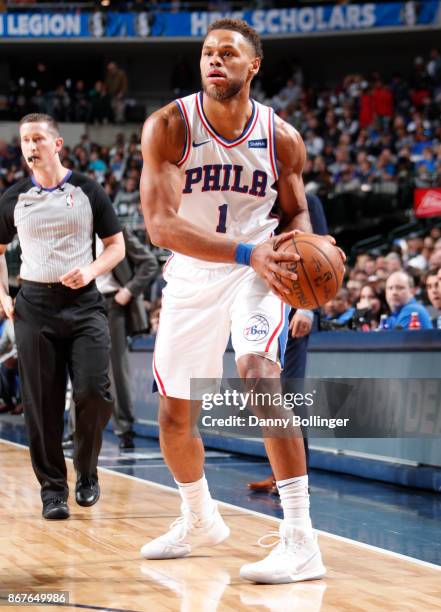 Justin Anderson of the Philadelphia 76ers handles the ball against the Dallas Mavericks on October 28, 2017 at the American Airlines Center in...