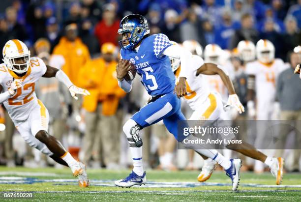 Stephen Johnson of the Kentucky Wildcats runs with the ball against the Tennessee Volunteers at Commonwealth Stadium on October 28, 2017 in...