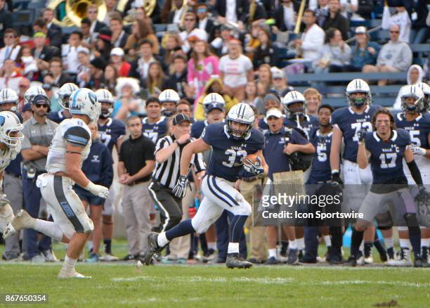 Yale Bulldogs running back Zane Dudek runs up the sideline during the game between the Yale Bulldogs and the Columbia Lions on October 28, 2017 at...