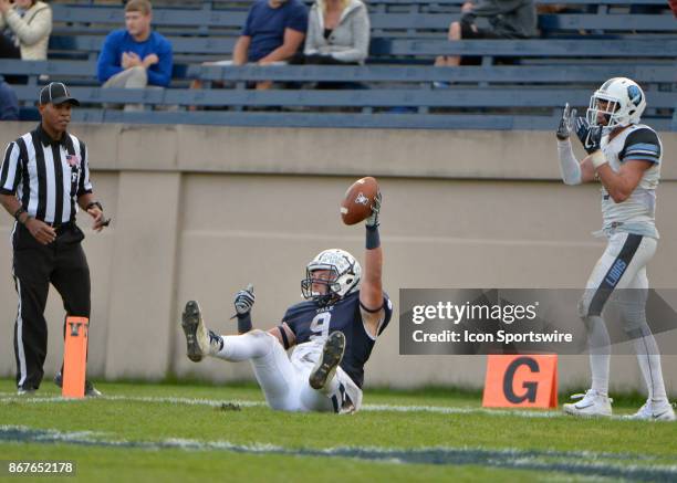 Yale Bulldogs wide receiver Michael Siragusa Jr. Scores a touchdown o a diving catch during the game between the Yale Bulldogs and the Columbia Lions...