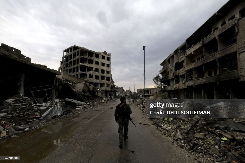 TOPSHOT-SYRIA-CONFLICT-RAQA