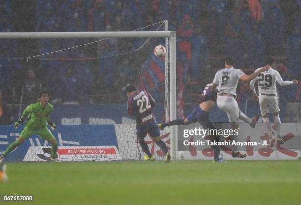 Mike Havenaar of Vissel Kobe heads the ball to score his side's first goal during the J.League J1 match between Ventforet Kofu and Vissel Kobe at...