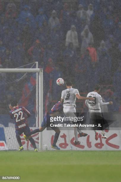 Mike Havenaar of Vissel Kobe heads the ball to score his side's first goal during the J.League J1 match between Ventforet Kofu and Vissel Kobe at...