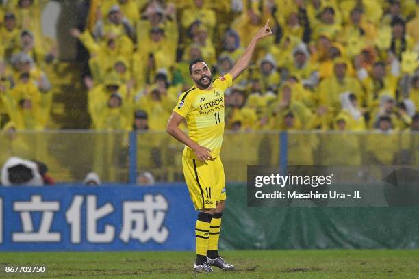 Diego Oliveira of Kashiwa Reysol celebrates scoring his side's second goal during the J.League J1 match between Kashiwa Reysol and Kawasaki Frontale...