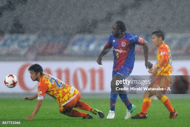 Peter Utaka of FC Tokyo controls the ball under pressure of Ryo Takeuchi and Shota Kaneko of Shimizu S-Pulse during the J.League J1 match between FC...