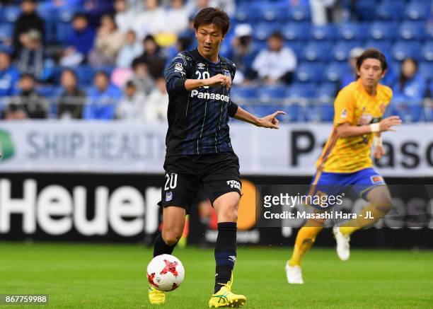 Shun Nagasawa of Gamba Osaka in action during the J.League J1 match between Gamba Osaka and Vegalta Sendai at Suita City Football Stadium on October...