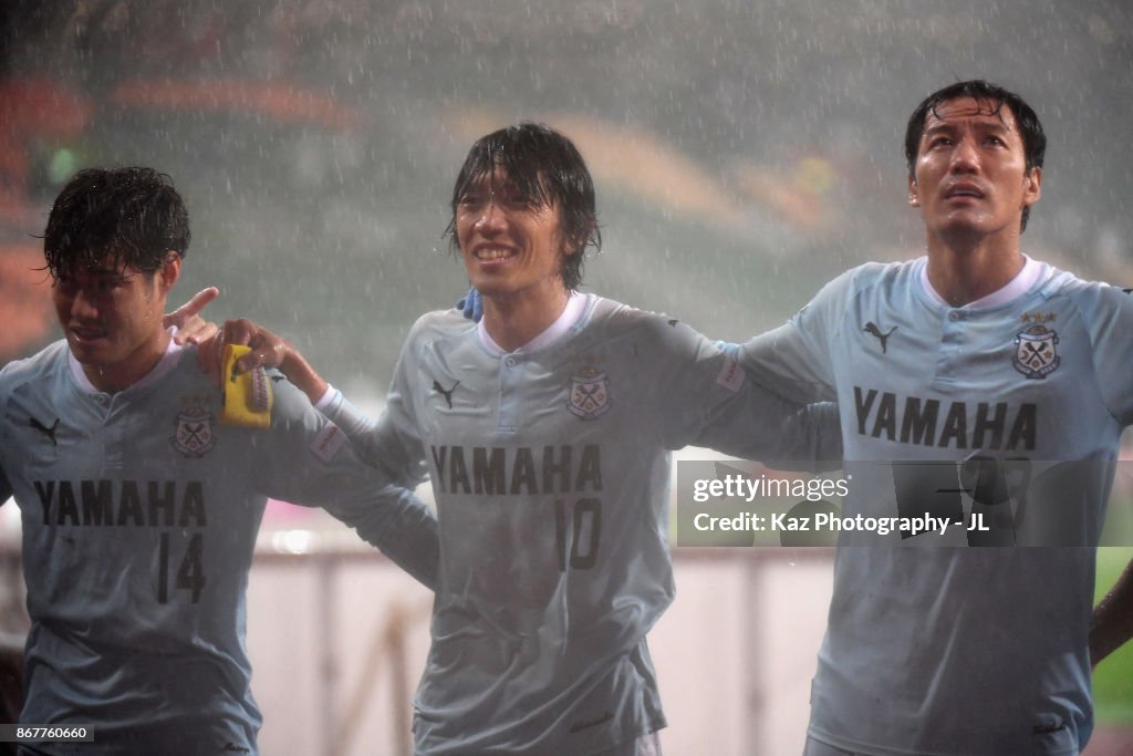 Jubilo Iwata v Yokohama F.Marinos - J.League J1