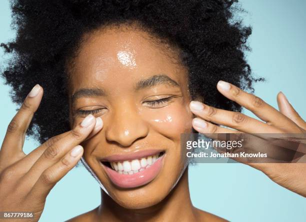 young female applying glossy make-up - ordinary people stock pictures, royalty-free photos & images