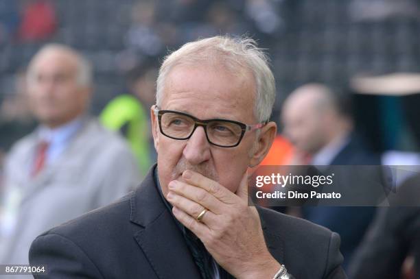 Head coach of Udinese Luigi Delneri looks on during the Serie A match between Udinese Calcio and Atalanta BC at Stadio Friuli on October 29, 2017 in...