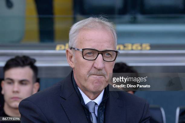 Head coach of Udinese Luigi Delneri looks on during the Serie A match between Udinese Calcio and Atalanta BC at Stadio Friuli on October 29, 2017 in...