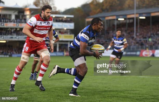 Semesa Rokoduguni of Bath breaks through to score a late tryk during the Aviva Premiership match between Bath Rugby and Gloucester Rugby at the...