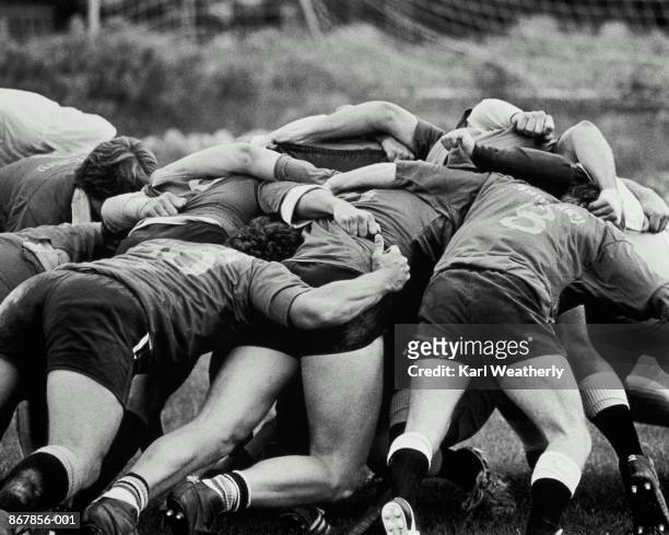 rugby players in action, rear view (b&w) - campo de rugby fotografías e imágenes de stock