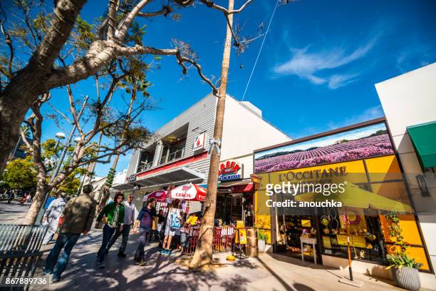 people shopping on third street promenade, santa monica, usa - third street promenade stock pictures, royalty-free photos & images