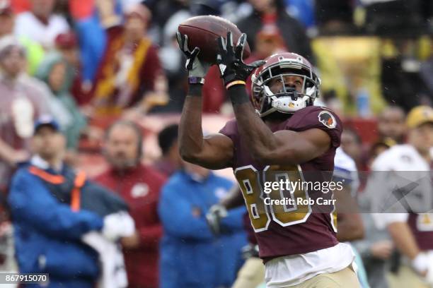 Wide receiver Jamison Crowder of the Washington Redskins makes a catch against the Dallas Cowboys during the first quarter at FedEx Field on October...