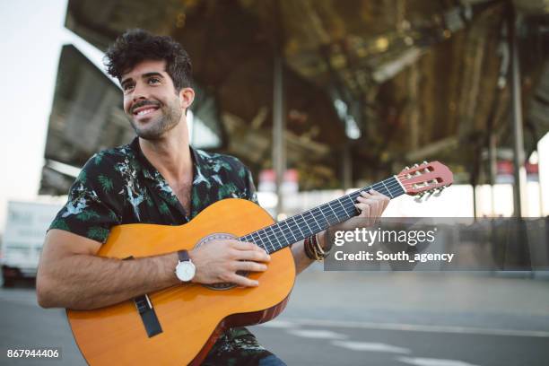 straat gitarist - busker stockfoto's en -beelden