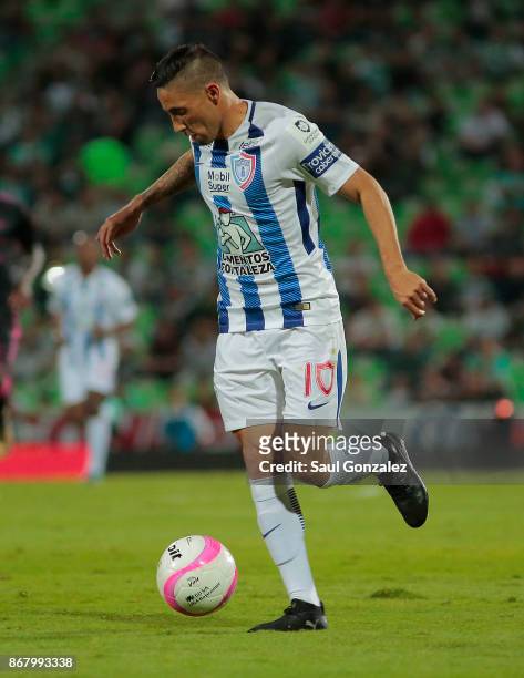 Jonathan Urretavizcaya of Pachuca drives the ball during the 15th round match between Santos Laguna and Pachuca as part of the Torneo Apertura 2017...