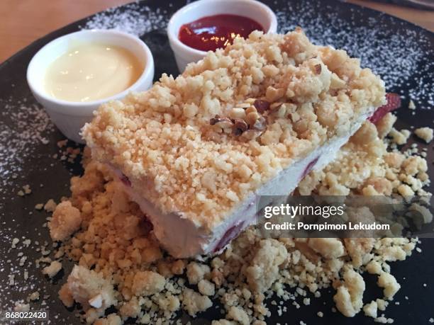 strawberry cheese cake crumble - cobbler stock pictures, royalty-free photos & images