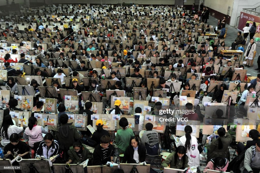 Over 3,000 Students Participated In Mock Art Exam In Wuhan