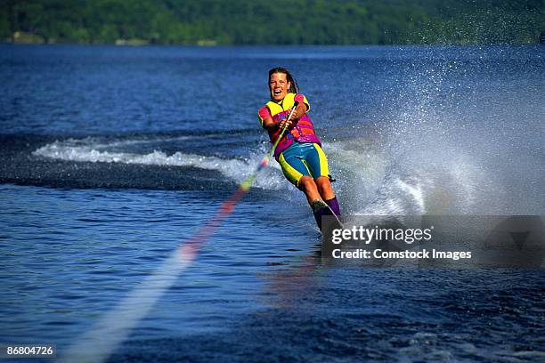woman waterskiing - wasserski stock-fotos und bilder
