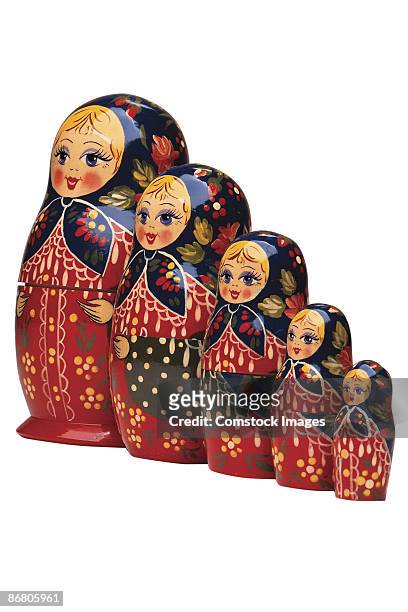 russian matryoshka dolls - stackable photos et images de collection