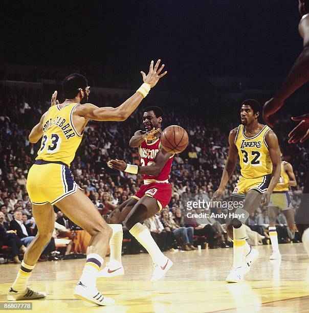 Playoffs: Houston Rockets Calvin Murphy in action, pass vs Los Angeles Lakers Magic Johnson . Inglewood, CA 4/1/1981--4/5/1981 CREDIT: Andy Hayt