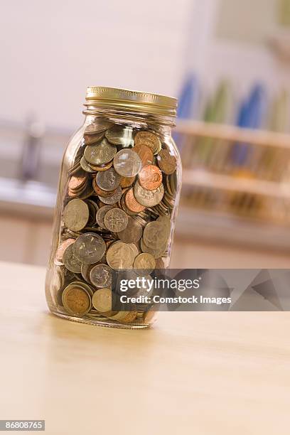 Change Collection Empty Change Jar Photos et images de collection - Getty Images