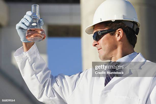 scientist experimenting with a water sample - sewer scope stock pictures, royalty-free photos & images