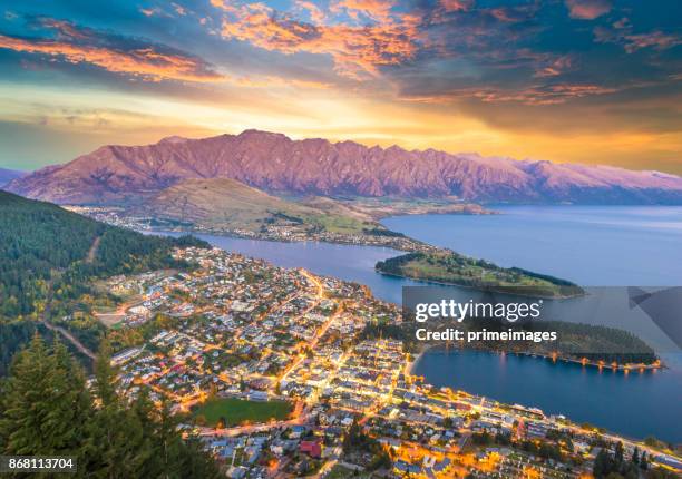 ニュージーランド南島の自然風景をパノラマ ビュー - the remarkables ストックフォトと画像