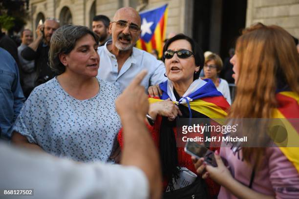 Independence and pro-unionist supporters react outside the Palau Catalan Regional Government Building as Catalonia returns to work following last...