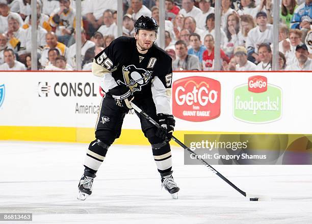 Sergei Gonchar of the Pittsburgh Penguins skates against the Washington Capitals during Game Three of the Eastern Conference Semifinals of the 2009...