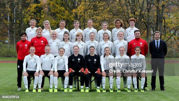 The upper row starts with Carlotta Wamser, Eva Holtmeyer, Ria Clara Froehlich, Maria Zeller, Maja Sternad, Lena Eichler, Cora Zicai and Leonie...