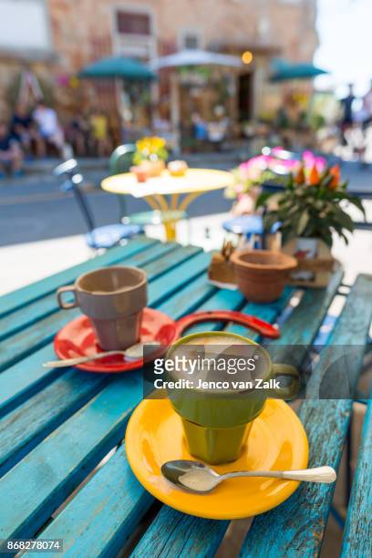 due cappuccini - coffee on patio stock pictures, royalty-free photos & images