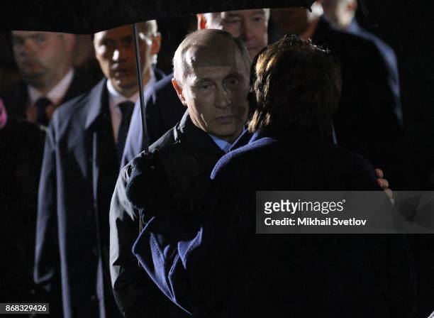 Russian President Vladimir Putin kisses former President Boris Yeltsin's daughter Tatyana Dyachenko during a ceremony unveiling the first national...