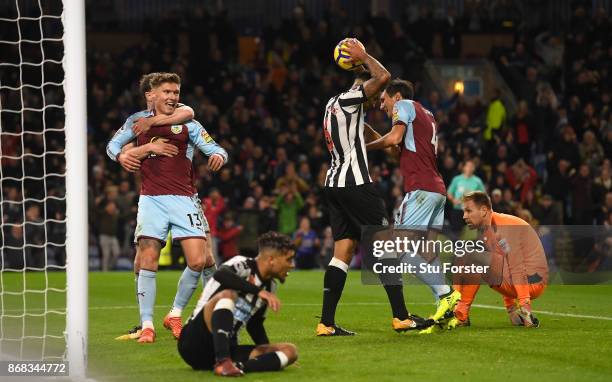 Burnley player Jeff Hendrick celebrates his 74th minute winning goal during the Premier League match between Burnley and Newcastle United at Turf...