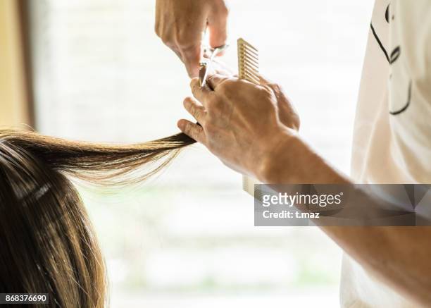 hair stylist's father and his daughter - t 55 stock-fotos und bilder