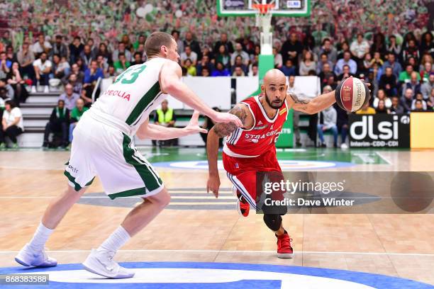 David Logan of Strasbourg and Erik Murphy of Nanterre during the Pro A match between Nanterre and Strasbourg on October 30, 2017 in Nanterre, France.