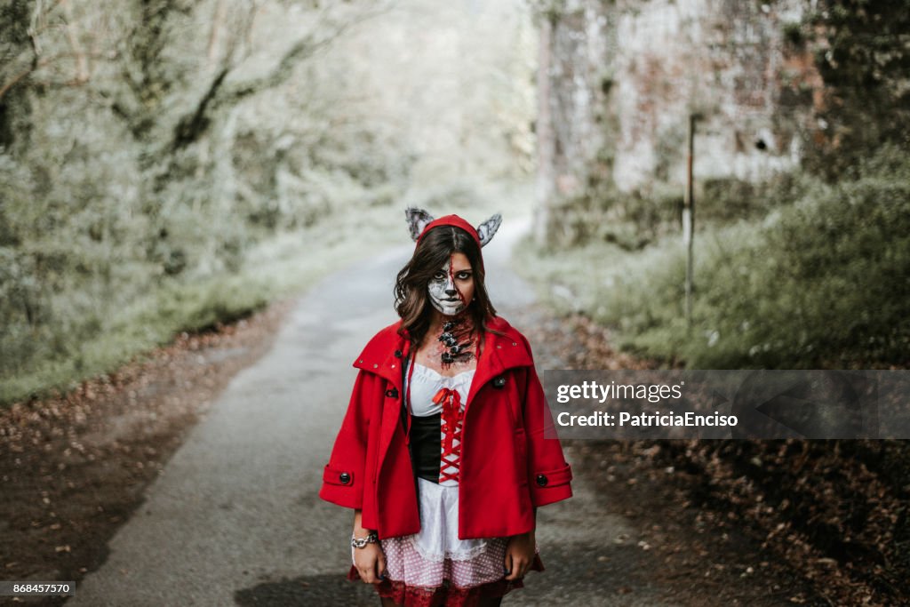 Ældre borgere femte åbning Little Red Riding Hood And Wolf Costume High-Res Stock Photo - Getty Images