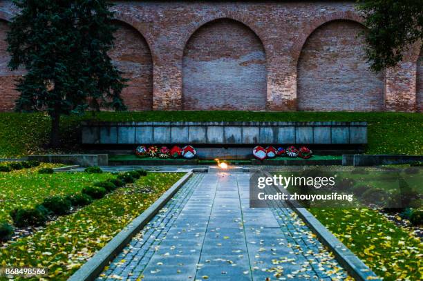 the monument to the unknown martyrs of world war ii - novgorod stock pictures, royalty-free photos & images