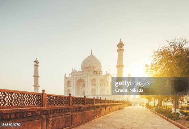 taj mahal in sonnenuntergang leichte, agra, indien - tadsch mahal stock-fotos und bilder