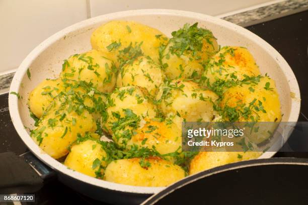 europe, austria, salzburg area, 2017: view of austrian food - petersilienkartoffel (potato with parsley) - peterselie fotografías e imágenes de stock