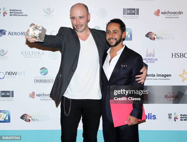 Scripwriter Marcelo Tobar shows his award with actor Humberto Bustos during the red carpet of the Closing Ceremony as part of the VX Morelia...