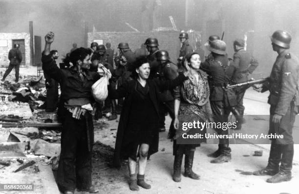 Polish Jewish resistance women, captured after the destruction of the Warsaw Ghetto in 1943. Among them was Malka Zdrojewicz , who survived Majdanek...