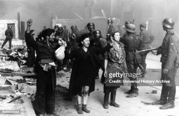 Polish Jewish resistance women, captured after the destruction of the Warsaw Ghetto in 1943. Among them was Malka Zdrojewicz , who survived Majdanek...