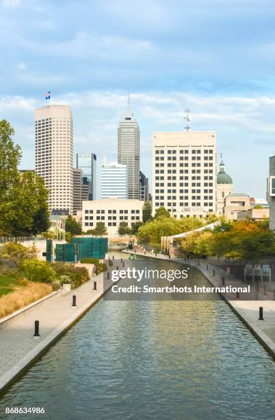 indianapolis skyline with several skyscrapers right before sunset in indiana state, usa - indianapolis - fotografias e filmes do acervo