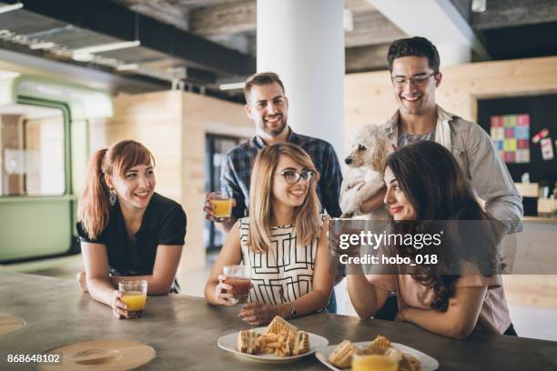 lunch time in office - office coffee break stock pictures, royalty-free photos & images