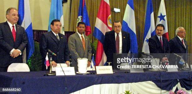 Panamanian Vice President Kaiser Bazan, Chancellor of Hunduras Guillermo Perez, President of El Salvador Fransisco Flores, President of Costa Rica...