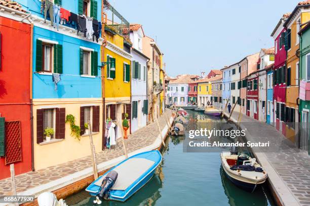 bright vibrant houses along the canal in burano, veneto region, italy - sito patrimonio dell'umanità unesco foto e immagini stock