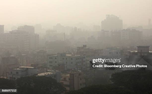 buildings stand in chittagong, bangladesh - pueblos del sur de asia fotografías e imágenes de stock